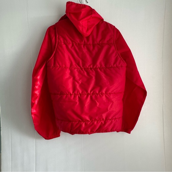 Vintage Red Puffer vest with built in windbreaker that tucks in pocket medium - Picture 6 of 12